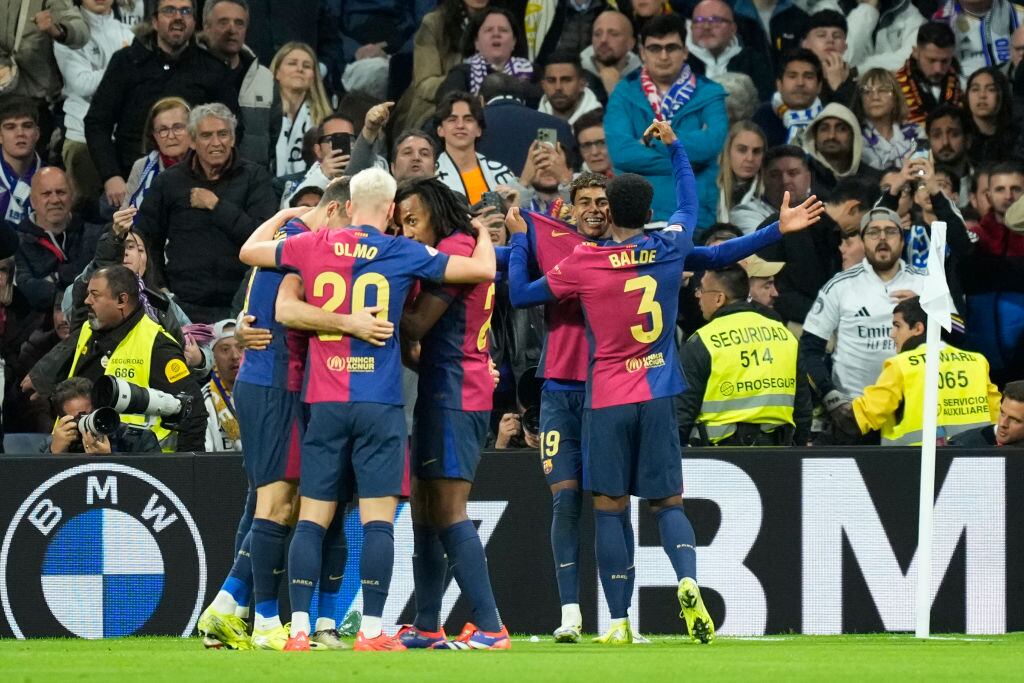 Los jugadores del Barça celebran el gol de Lamine Yamal, momento en el que se escucharon los insultos